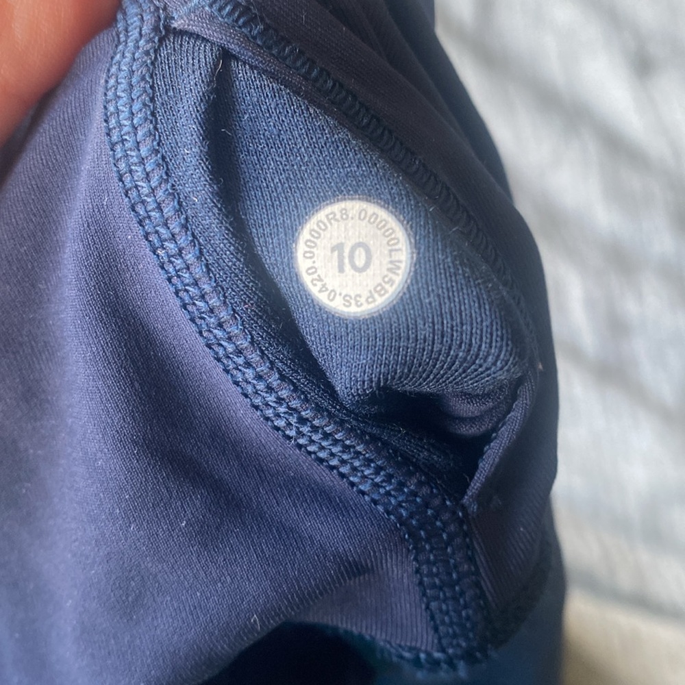 Lululemon navy wunder under - size 10 - Picture 5 of 5
